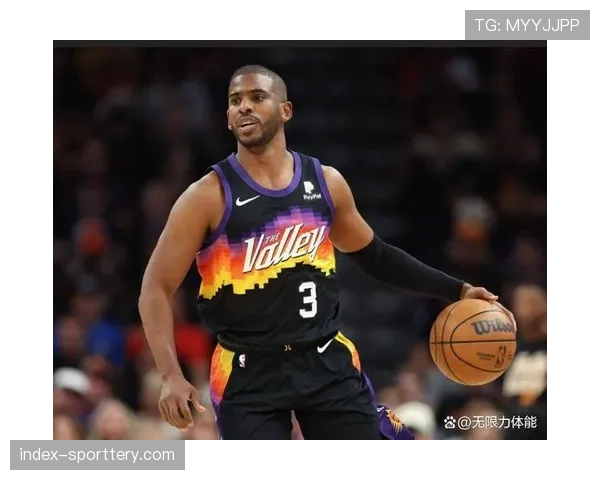 克里斯·保罗生涯第1200次助攻上双，赛后与年轻控卫交流