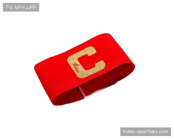 花絮：为声援患病儿童，本轮西甲所有队长佩戴特制袖标